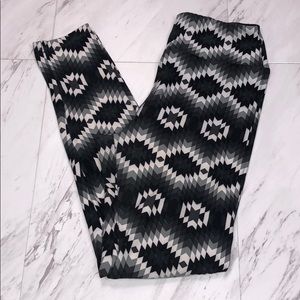Lularoe leggings Black and white Peachskin pants